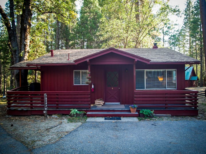 Camp Chilnualna Cabin 6 in Yosemite National Park - Wawona