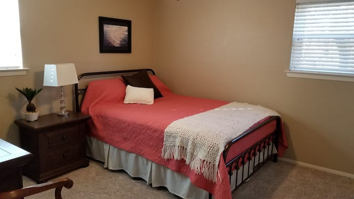 Comfy Home Away From Home! - Montserrat Road – Fort Worth

