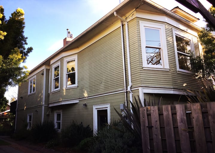 Sunny + Spacious Victorian - Entire 3BR Home - Berkeley