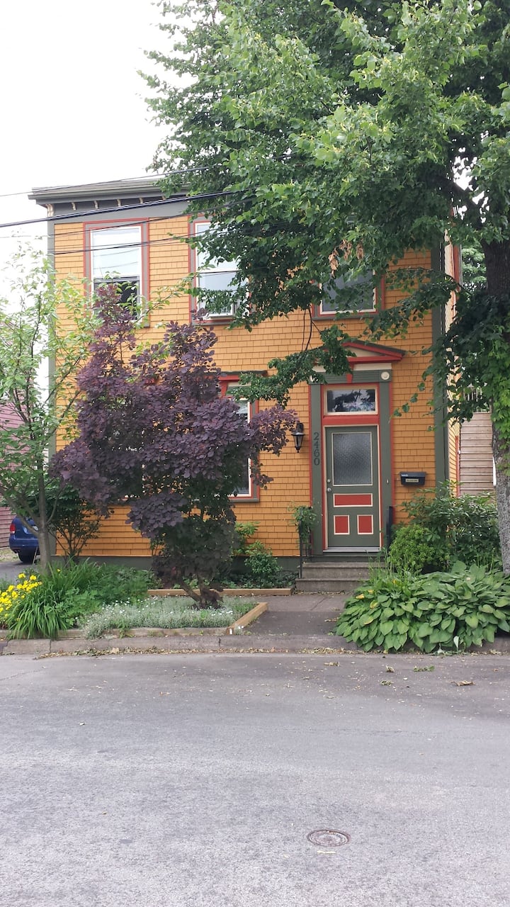 Quiet North Central Apartment. - Halifax