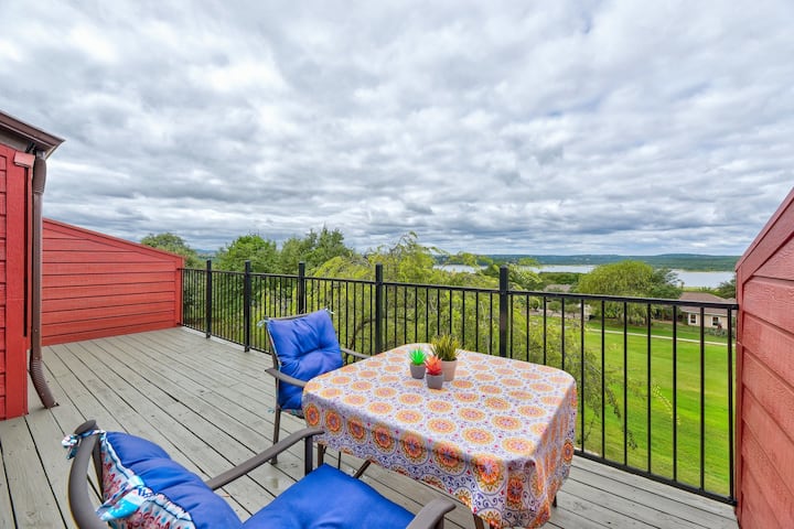 Cozy home with panoramic views of Lake Travis - Lakeway