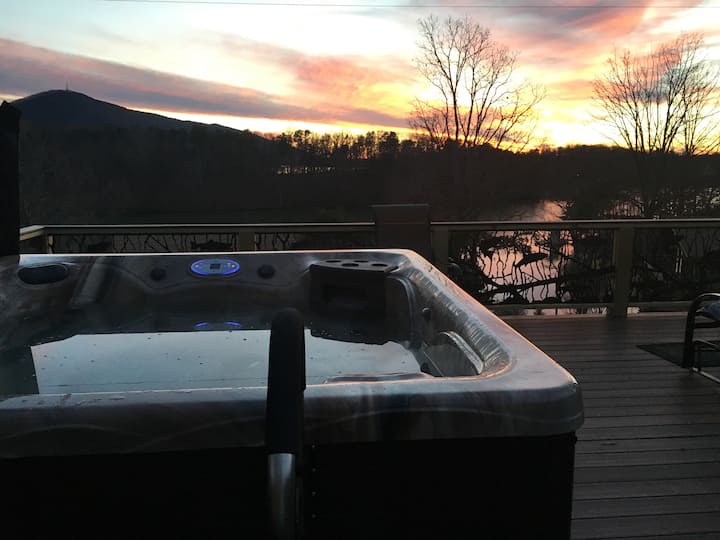 Lake Escape To An Elegant Home - Virginia
