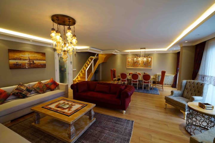 Dublex De 265m2 Con 5 Habitaciones, 3 Baños, Terraza De 18m2 Con Jacuzzi Y Excelente Vista - Estambul