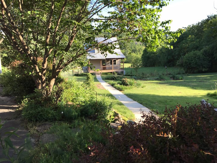 Garden Cottage Near Asheville - South Carolina