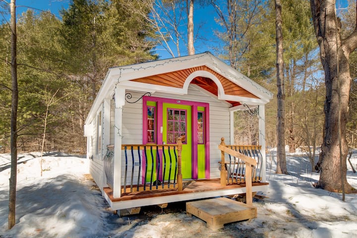 Apple Blossom Cottage: A Tiny House - Jamaica, VT