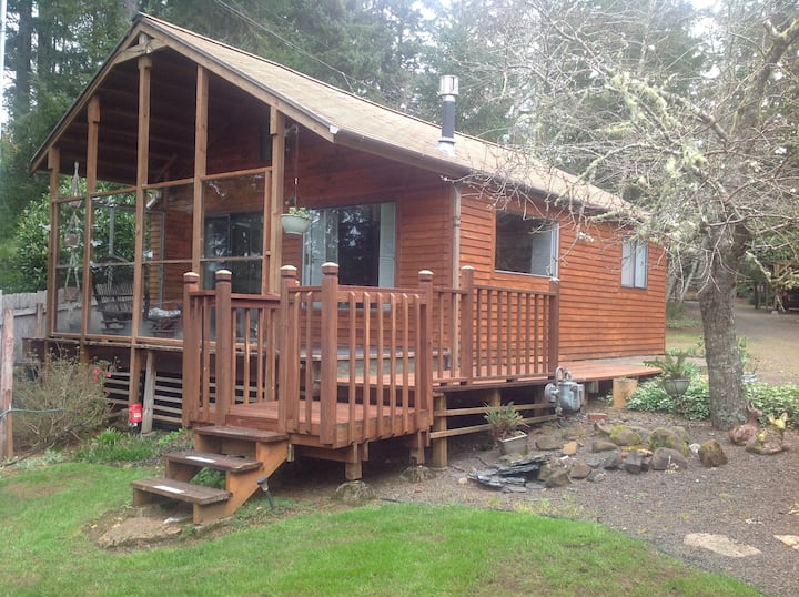 cabin on a 680 acre lake - Lincoln City, OR