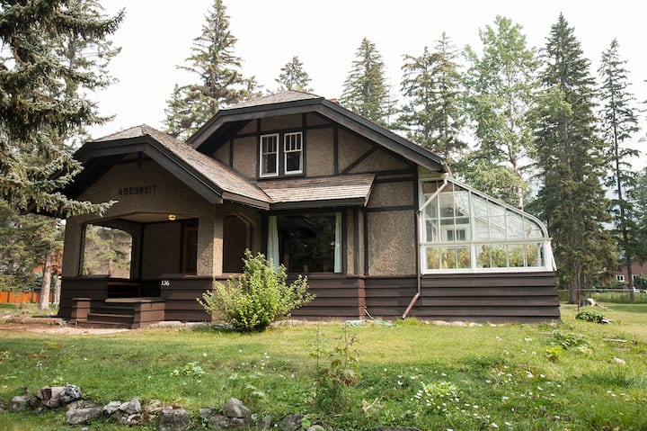 Banff House Rental By The Bow River - Abegweit - Banff, AB, Canada
