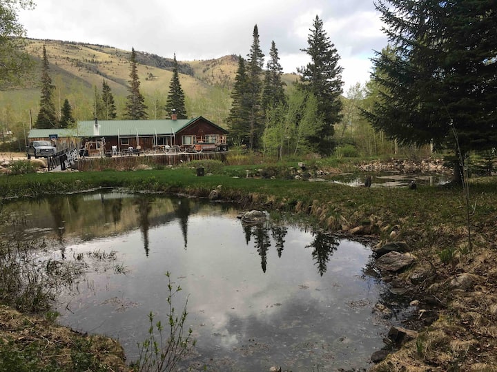 Grandpa's Cabin w/ Hot Tub and Mountain Rivers - Snowy Range