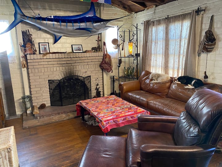 Room In Lovely Rustic Brick House - Los Angeles, CA