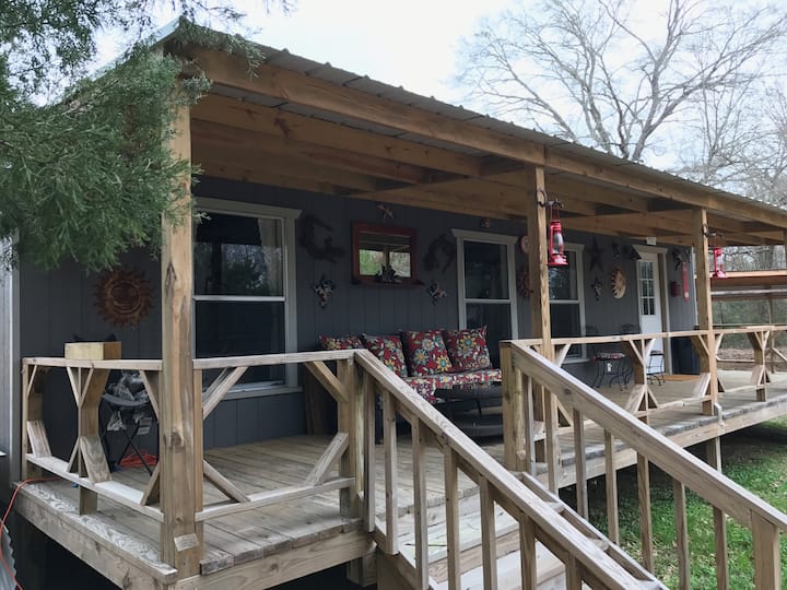 DND Cabin, cozy getaway in the woods of East Texas - Texas
