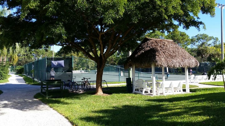 World Tennis Club Condo, Lake View - Naples, FL
