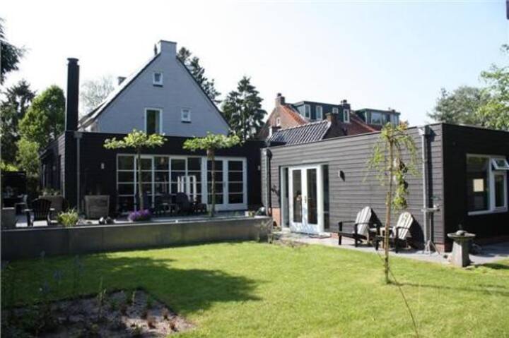 Spacious house,8 p. green area central Netherlands - Soest