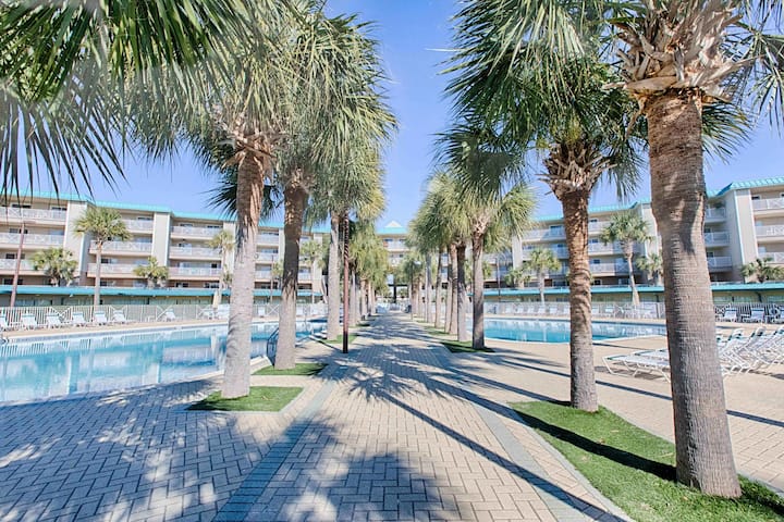 August 20-27 Open, Gulf View, 2 Pools, Large Patio - Destin