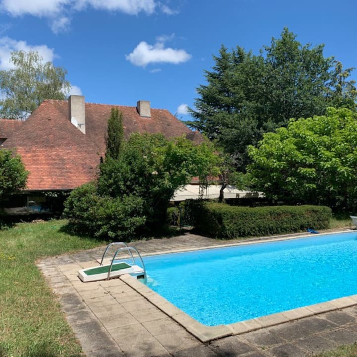 Maison avec piscine dans parc de 1ha (Vichy) - Allier