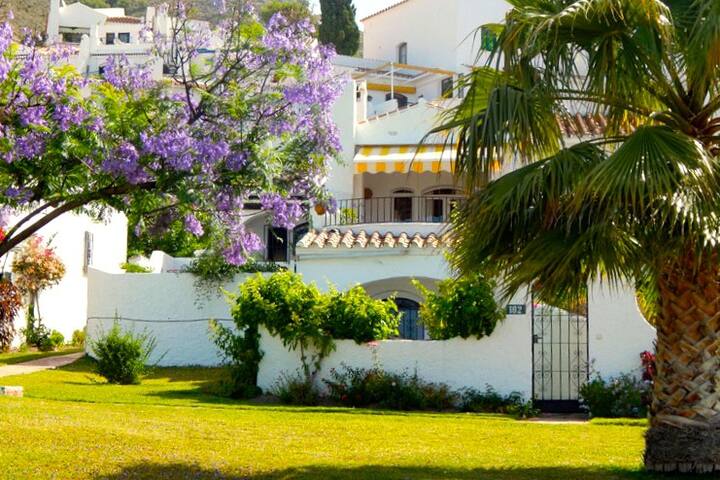 Lovely apartment with small private garden. - Nerja