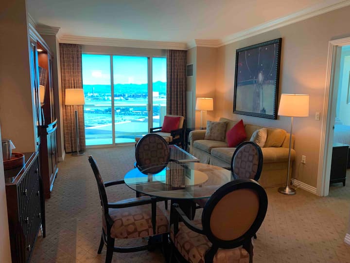 Luxury Signature MGM 1 bedroom-Balcony Suite - Las Vegas, NV