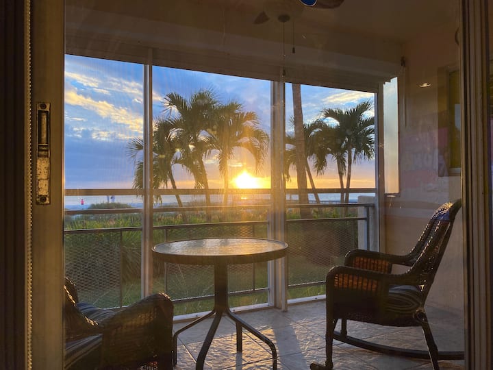 1 Million Dollar View From Couch! - Fort Myers Beach