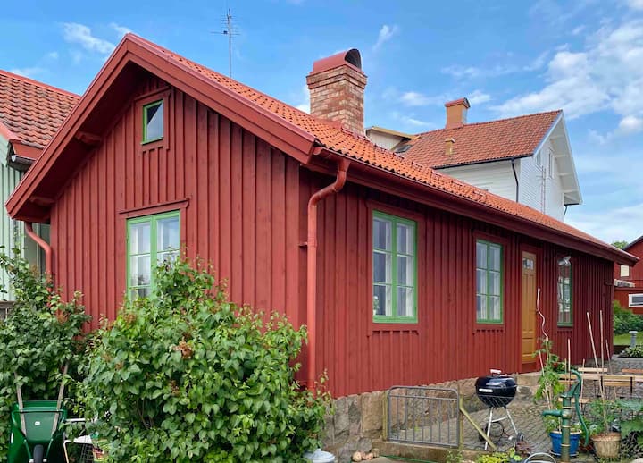 Charming Backyard Cottage In Central Varberg - Varberg