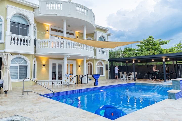 Villa Maria Montego Bay, Beach Front With Pool - Jamaica