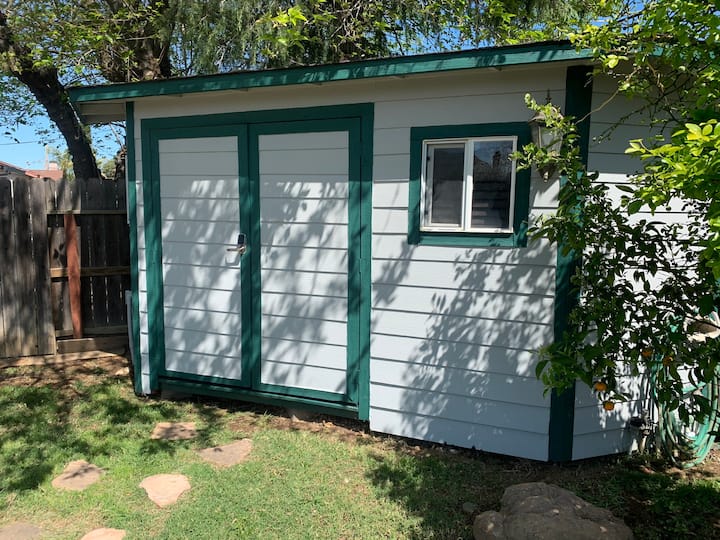 - The Oasis -

Tiny house with all the cozy! - Rancho Cordova
