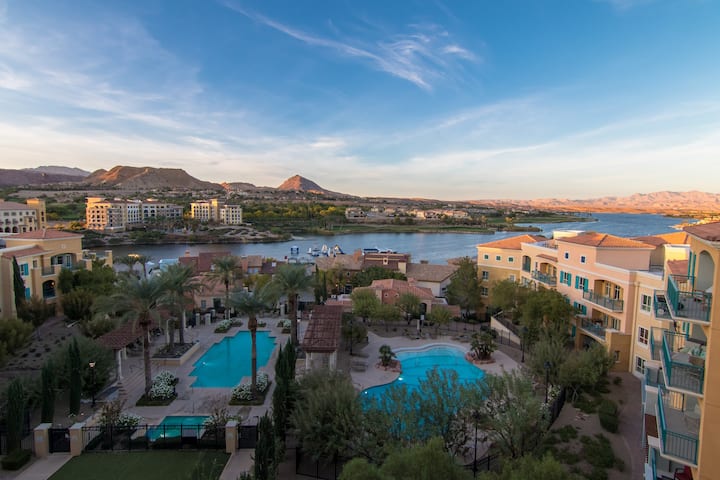 View With The....wow Factor.....top Floor Condo - Lake Las Vegas