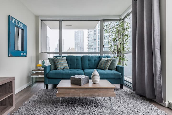O1 - High Rise Yaletown Condo With City And Park Views - Vancouver