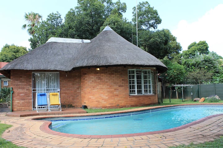 Thatched Safari-Style with Pool - Pretoria