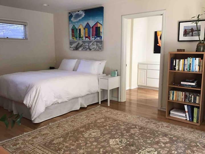 Master Suite With Bathroom And Walk In Closet - Los Angeles, CA