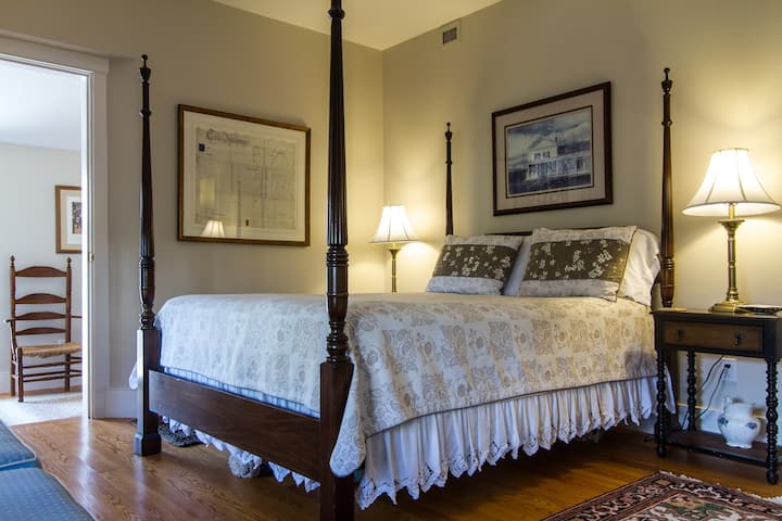 Classic Suite In-Town w/ Private Entrance - Nantucket, MA