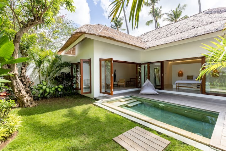 Walk To The Beach Of Pantai Seseh From This 1br Private Luxury Villa With Pool - Indonesia
