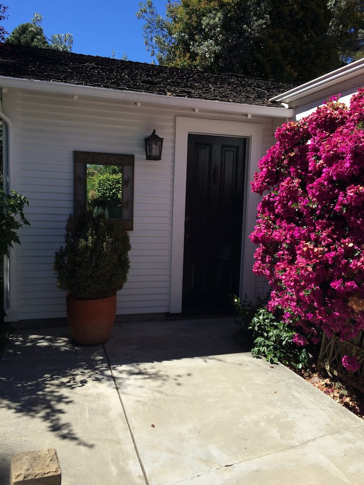 San Jose Rosegarden Cottage - Business Ready - Rose Garden - San Jose