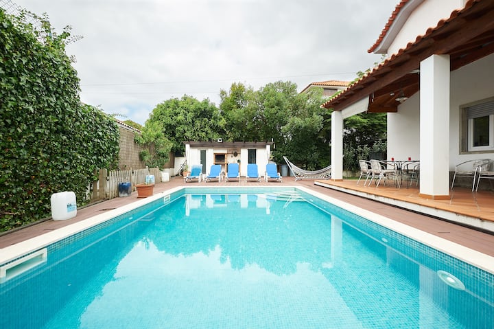 Beautiful family Villa with a pool - Estoril