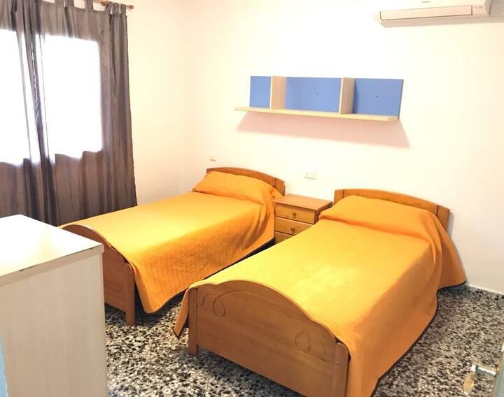 Privet Twin Room Shared Bathroom In Ibiza Centro - Ibiza