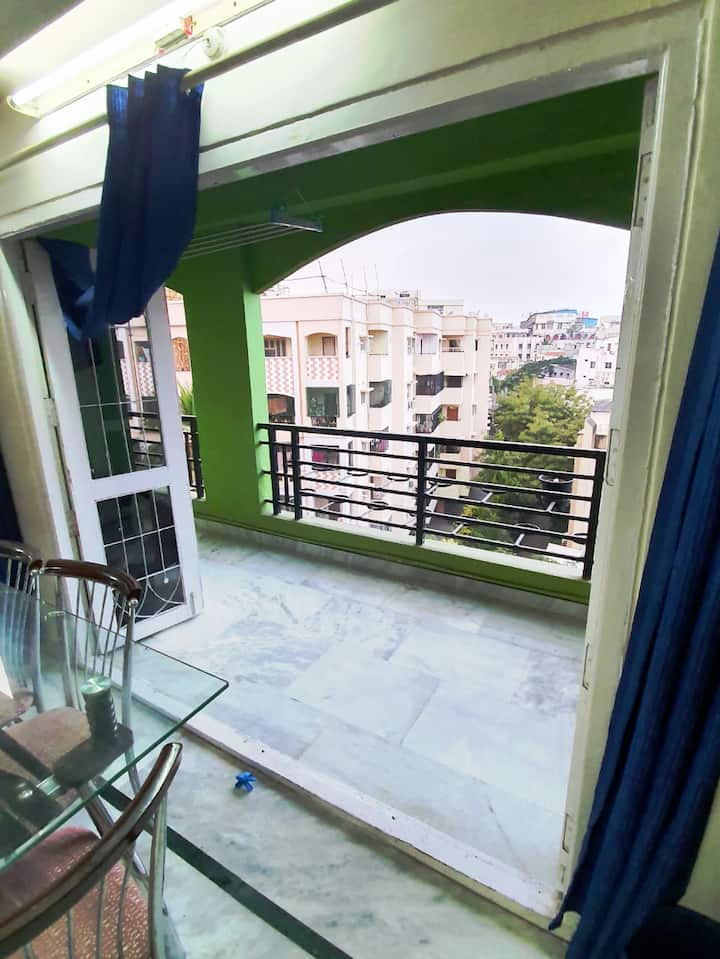 Huge 3BHK Doctor Owned Flat in the Heart Hyderabad - Hyderabad