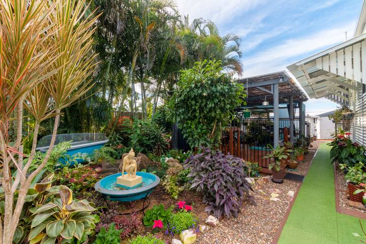 Idyllic Oceanfront House With Deck At Macca's Inn, Boonooroo - Fraser Island
