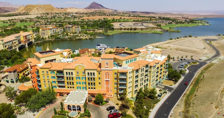 New Listing! 2 Bedroom Newly Renovated Property In Lake Las Vegas - Nevada