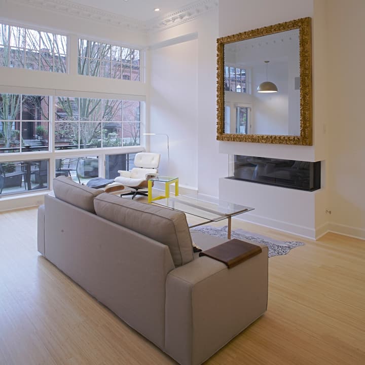 NEW - Big contemporary in a historic train station - Portland, OR