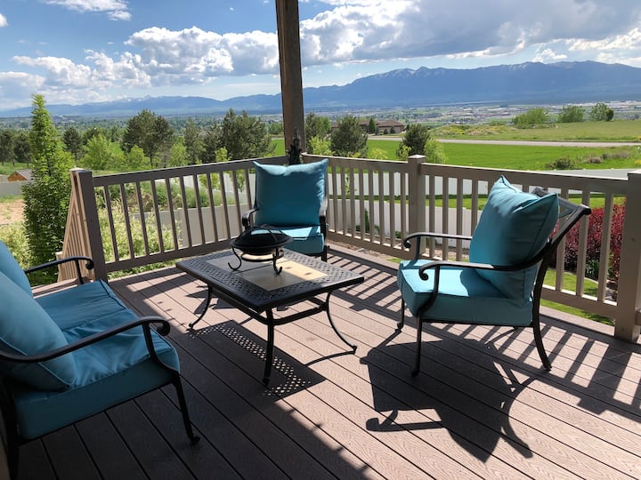 SmallSat guests - spacious home with amazing views - Hyde Park, UT