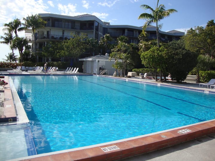 Kw Luxury 2/2 Beachfront Resort  Tropical Oasis - Key West, FL