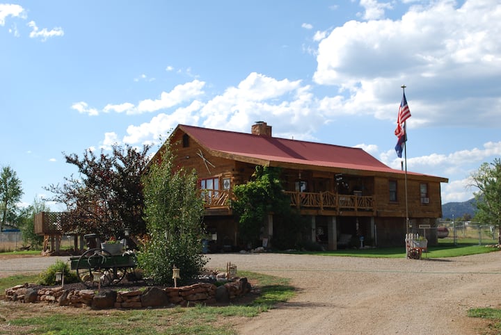 Wonderful Spacious Log Home for 4 - Durango, CO
