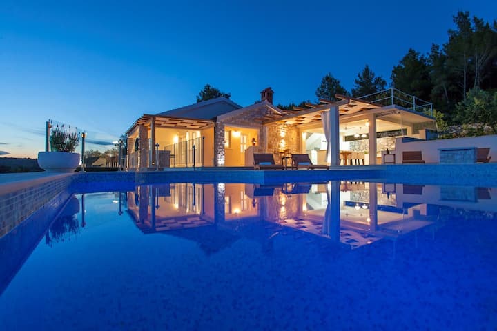 Villa mariette met verwarmd zwembad - Hvar