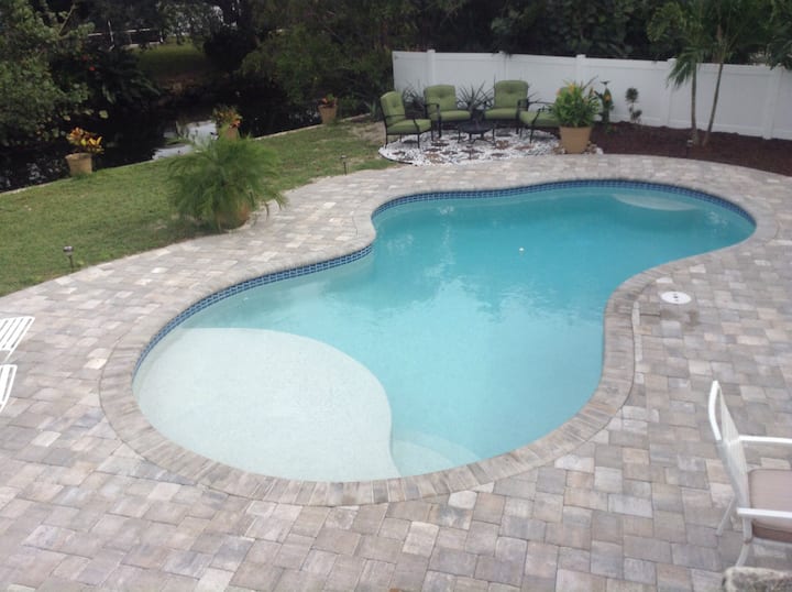 Charming Pool Home Close To Downtwn - Naples, FL