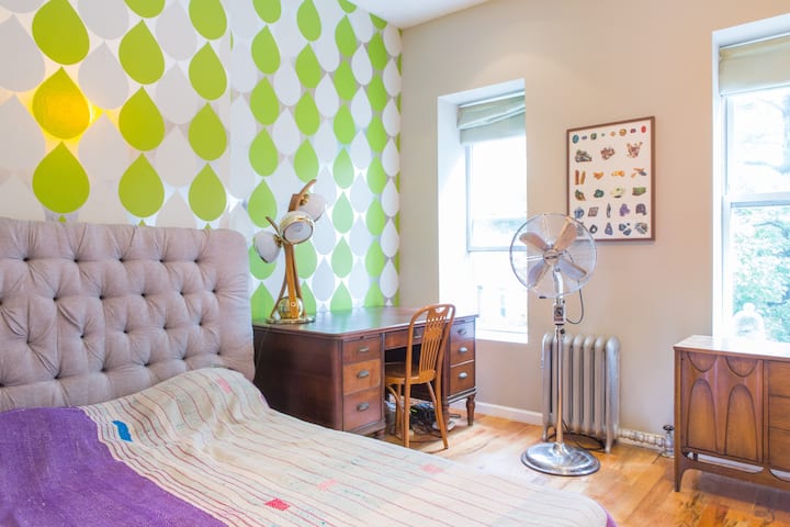Colorful Apt, 2 Bedrooms,  25 Mins To Manhattan - New York City