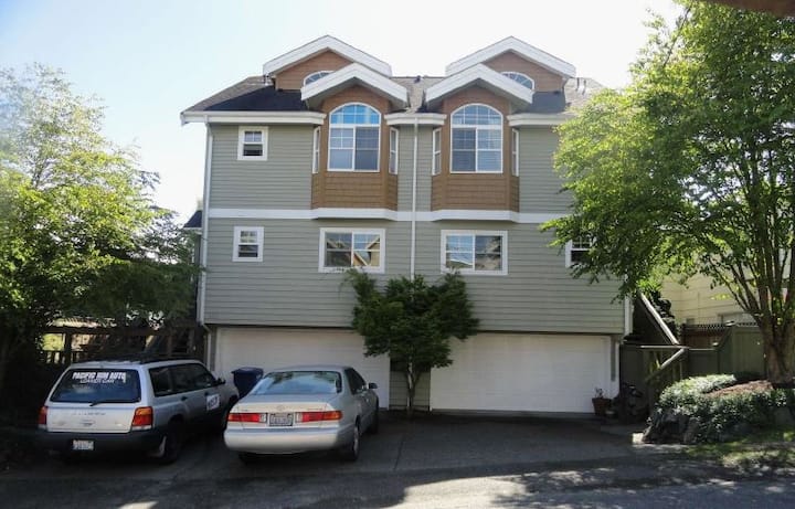Quick Access To Sights,3.5br, 3.5ba, Free Parking - Seattle, WA