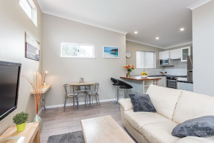 Prestigious Northshore Guest House - Comfortable Living Close To Mullaloo Beach - Perth