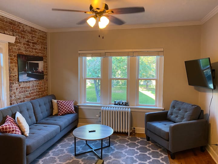 Bright Cap Hill Apt W/parking And Free Laundry. - Denver, CO