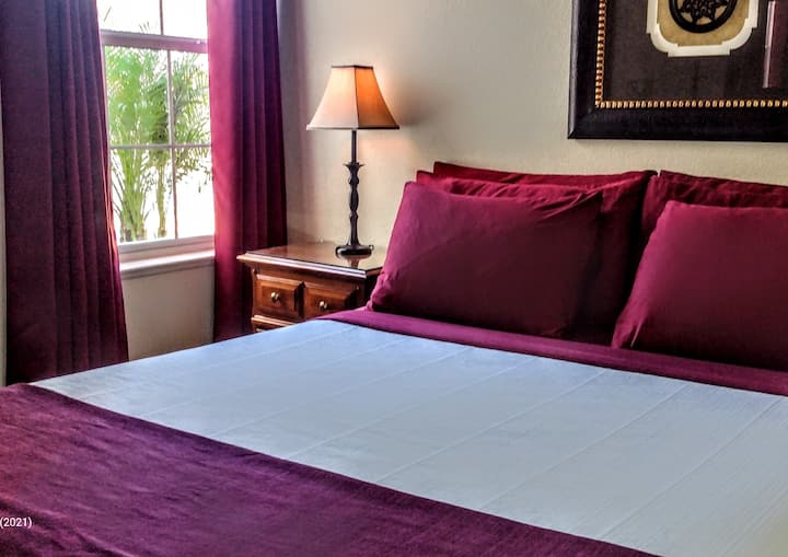 Eagle Manor
5 Minutes To Airport
Private Room - Las Vegas
