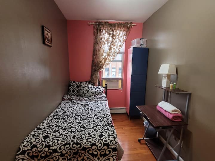 Cozy Single Room In Bushwick 3 Bdrm - New York City