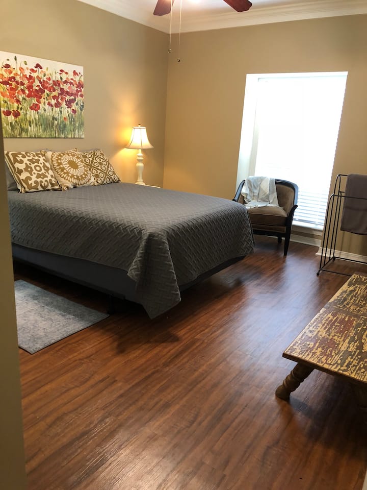 Spacious Condo With Pool (Short & Long Term Stays) - Jackson, MS