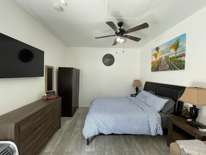 Beautiful Private Studio with Parking and Laundry - Moreno Valley